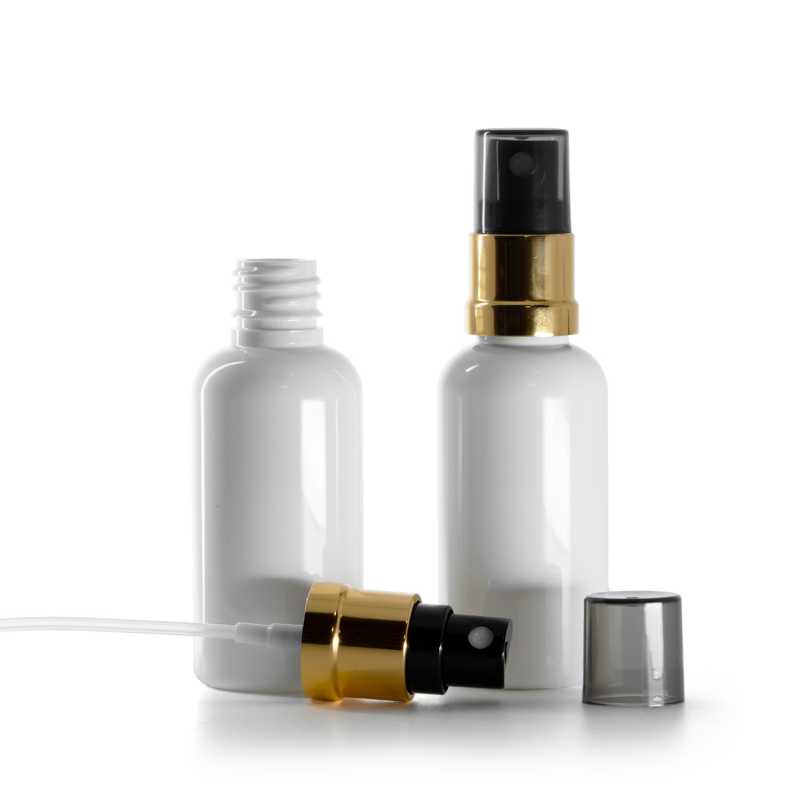 Flacon en plastique blanc, vaporisateur noir et or, surcapuchon fumé, 50 ml