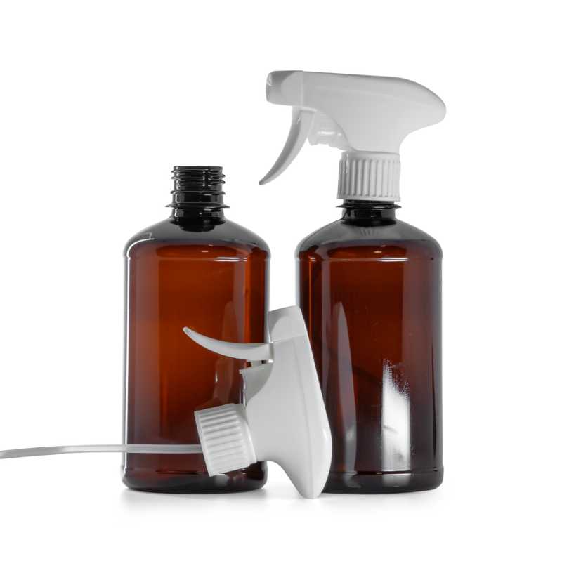 Flacon plastique brun avec pulvérisateur à gâchette blanc, 500 ml