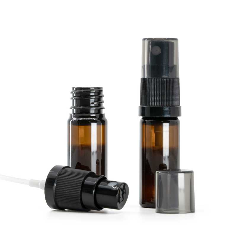 Flacon en plastique brun, vaporisateur brume fine noir, surcapuchon fumé, 10 ml