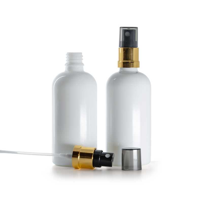 Flacon en verre blanc, pompe spray noire à bague dorée, capot fumé, 100 ml