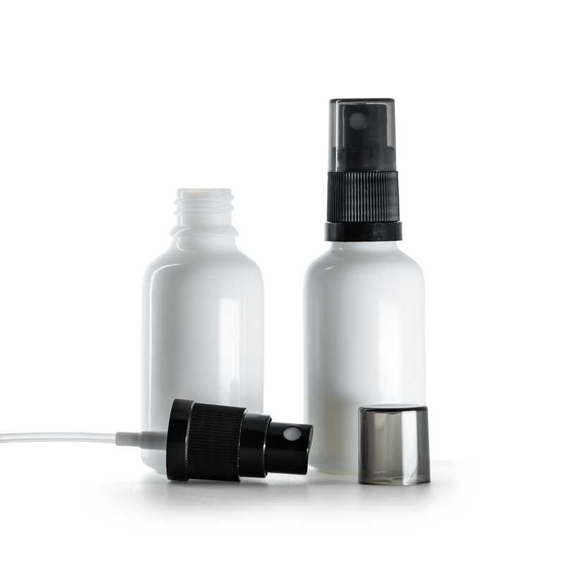 Flacon en verre blanc avec pompe spray noire et capot fumé, 30 ml