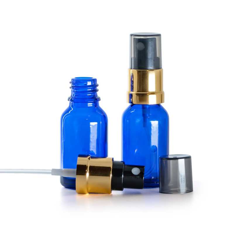 Flacon en verre bleu, pompe spray noir et or brillant, surcapot fumé, 15 ml