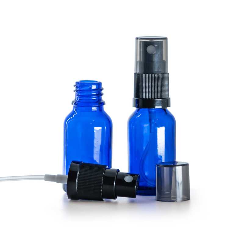 Flacon en verre bleu, vaporisateur noir, surcapuchon fumé, 15 ml