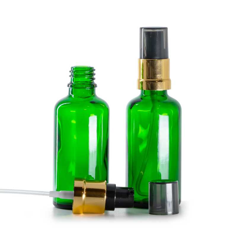 Flacon en verre vert, distributeur noir et doré brillant avec surcapuchon fumé, 50 ml