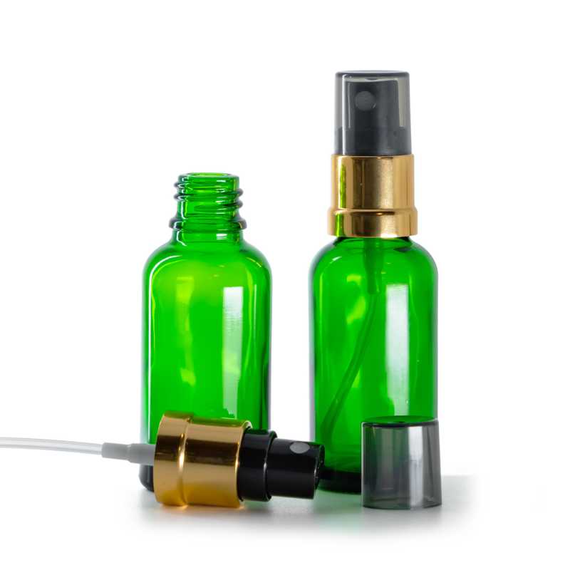 Flacon en verre vert, vaporisateur noir et doré, surcapuchon fumé, 30 ml