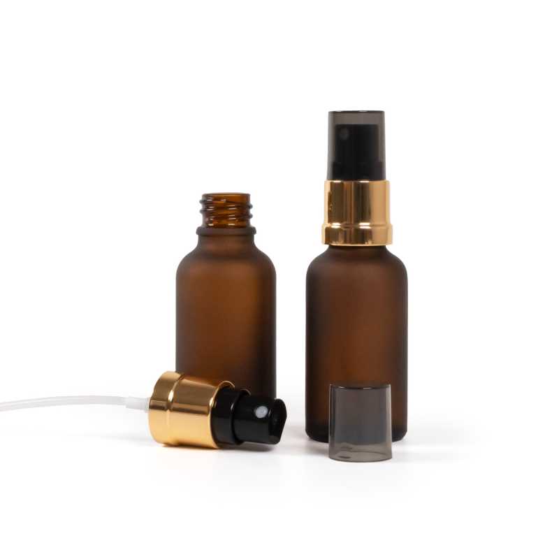 Flacon en verre ambré mat, vaporisateur noir et or, surcapuchon fumé, 30 ml